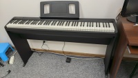 Nowe pianino firmy Roland, do naszej sali w SP18. Zakup sfinansowany ze środków własnych.

